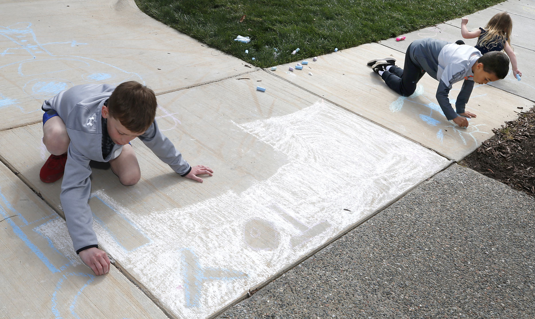 20200327_MET_COV_CHALK_AWE06